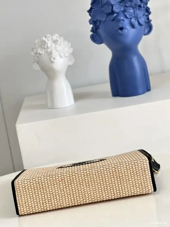 First bag ru POUCH LOUIS TOILETRY CHAIN ON VUITTON 0624